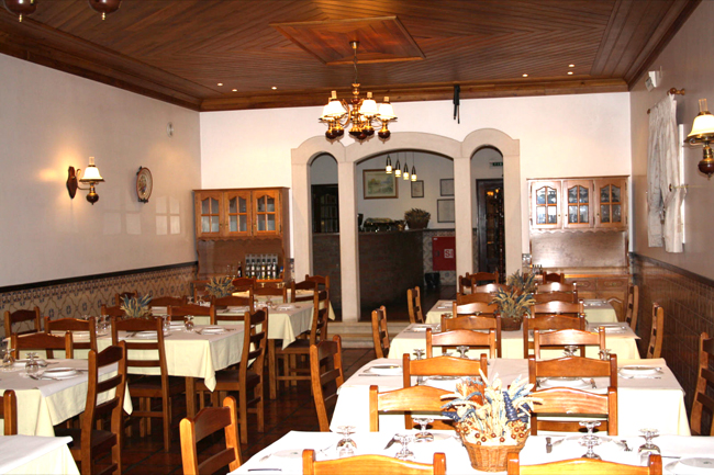Sala Clássica - restaurante lareira do casal